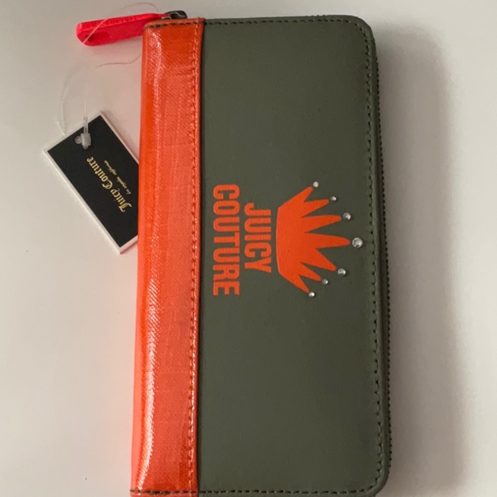 Auth. Juicy Couture Zip Around Wallet
